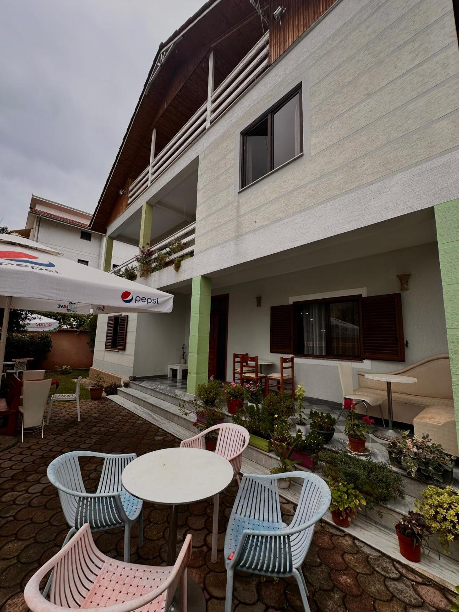 Hostel Grande House Tirana Bagian luar foto
