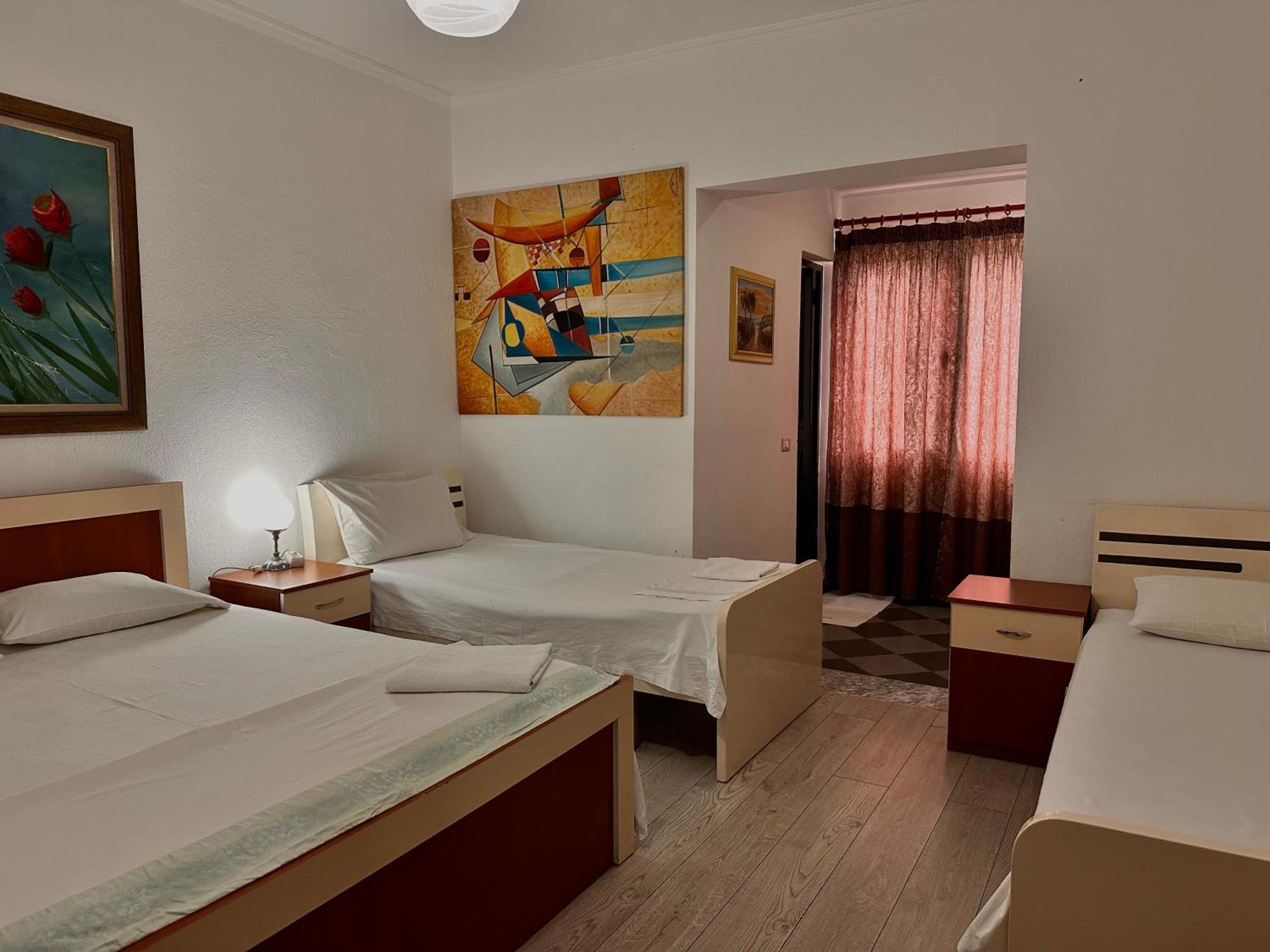 Hostel Grande House Tirana Bagian luar foto