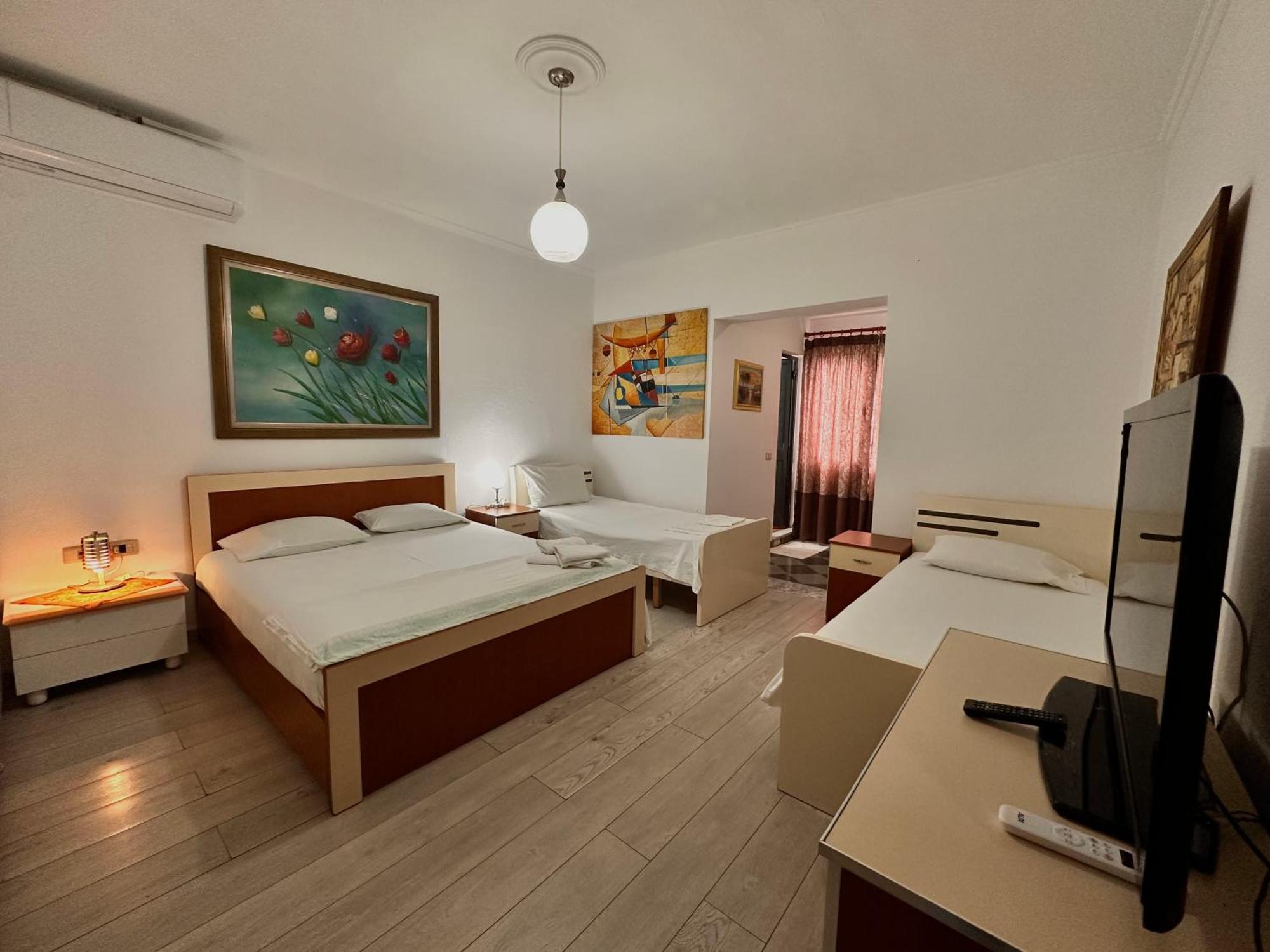 Hostel Grande House Tirana Bagian luar foto