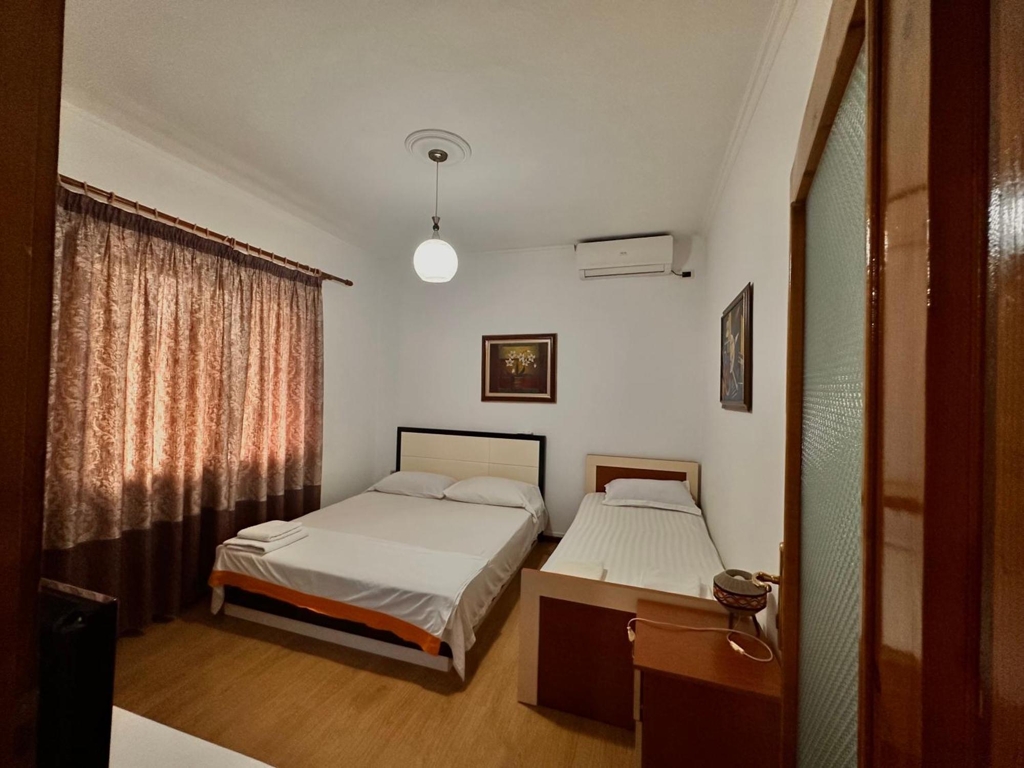 Hostel Grande House Tirana Bagian luar foto