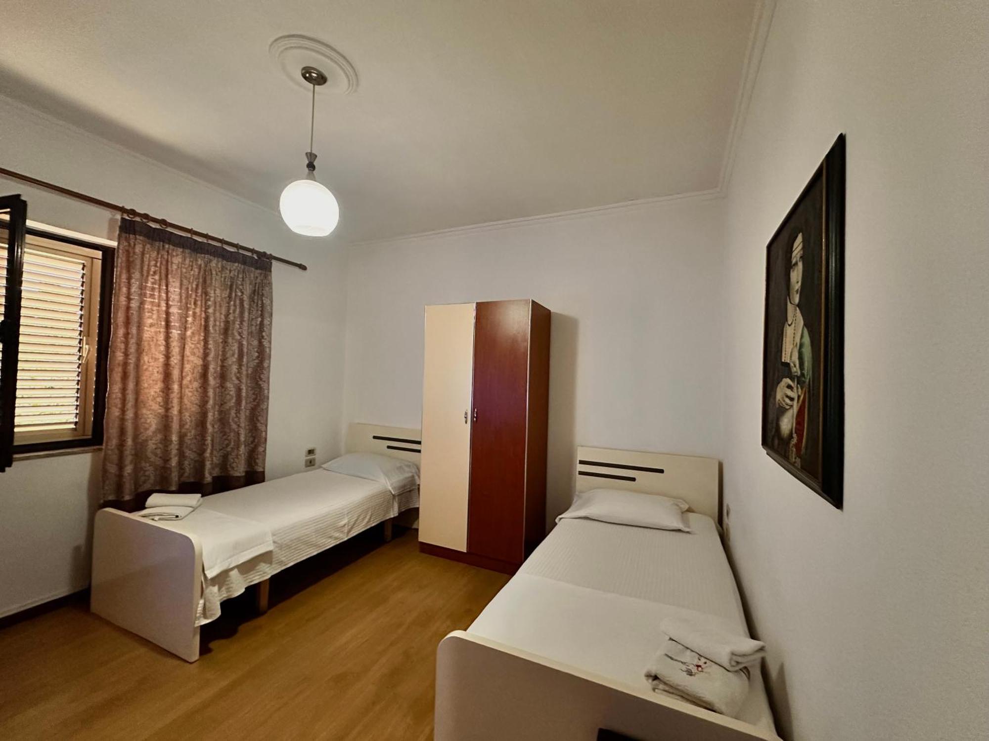 Hostel Grande House Tirana Bagian luar foto