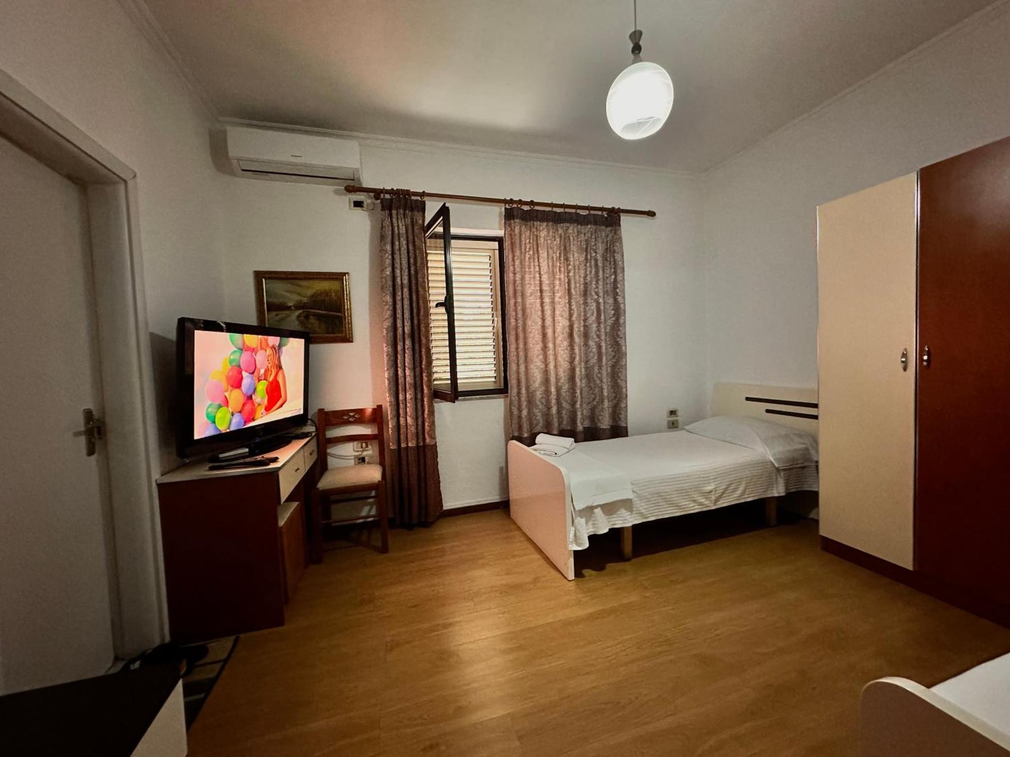 Hostel Grande House Tirana Bagian luar foto